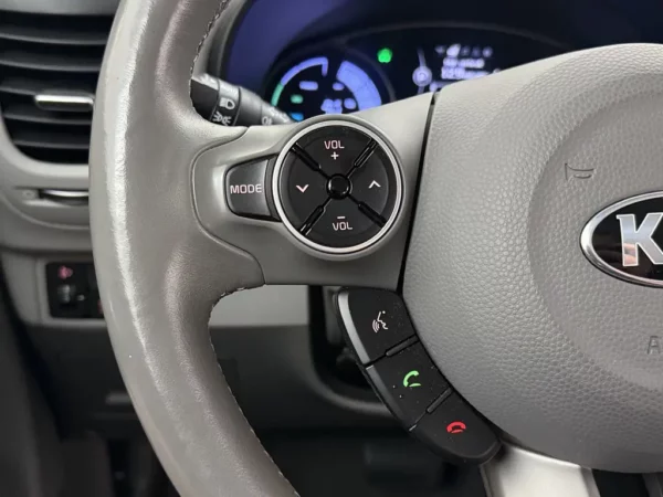 Photo 7 of 25 of KNAJX81EFG7014985 Kia Soul EV ExecutiveLine 27 kWh