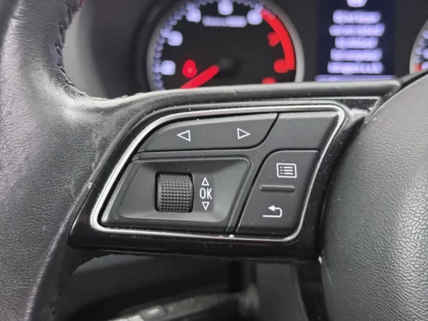 Photo 7 of 25 of WAUZZZGA6JA076735 Audi Q2 1.4 TFSI CoD Aut. Design Pro Line Plus