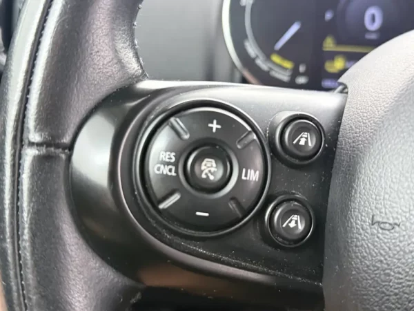 Photo 7 of 25 of WMW21BS0003M42027 MINI Countryman 1.5 Cooper S Automaat E ALL4 Chili