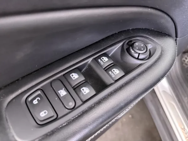Photo 7 of 31 of ZACNJDEWXLPR03372 Jeep Compass 4xe 240 Plug-in Hybrid Electric