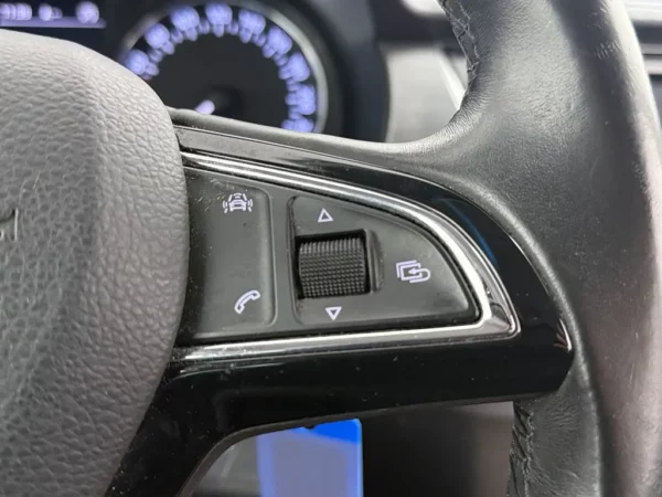 Photo 8 of 22 of TMBJP6NJ8JZ137107 Skoda Fabia Combi 1.0 TSI Clever