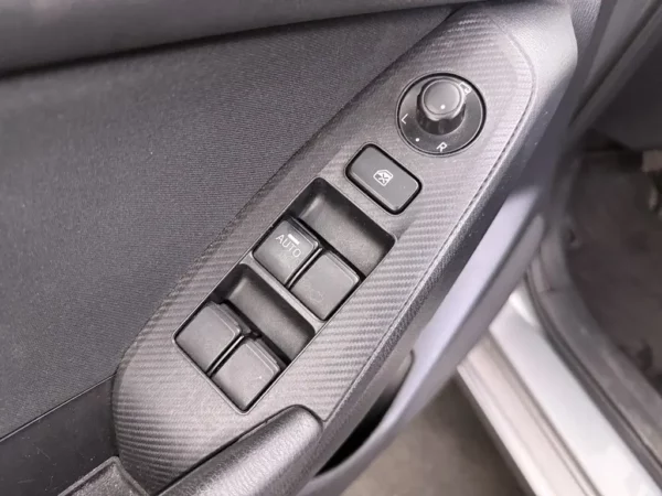 Photo 8 of 24 of JMZBM546811118317 Mazda 3 2.0 TS+ Aut.