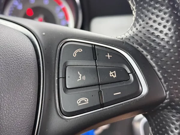Photo 8 of 24 of WDD1173421N254709 Mercedes-Benz CLA-Klasse 180 Ambition