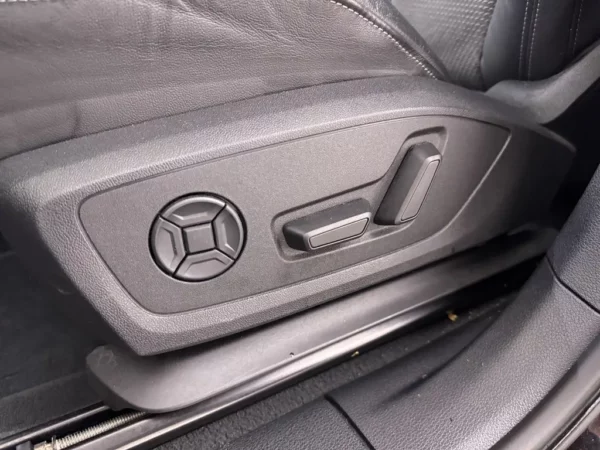 Photo 8 of 29 of WAUZZZF36M1124824 Audi Q3 45 TFSI e S edition