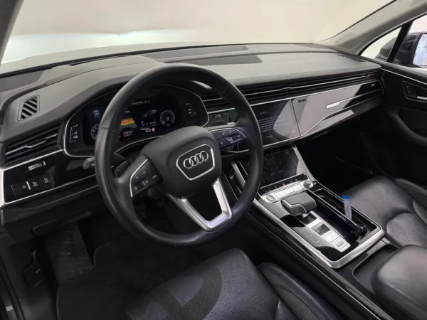 Photo 8 of 34 of WAUZZZ4M9MD013937 Audi Q7 55 TFSI e quattro Pro Line Plus