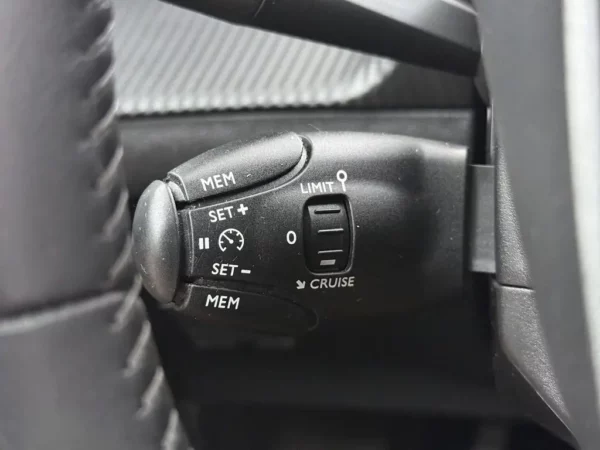 Photo 9 of 23 of VR3UPHNEKN5841733 Peugeot 208 1.2 PureTech Active Pack