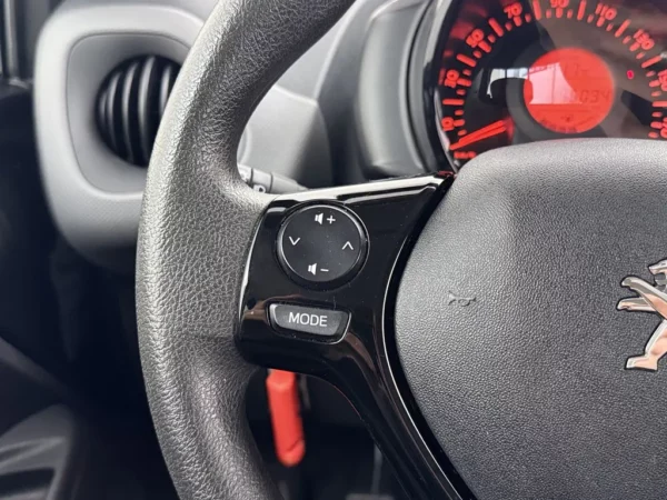 Photo 9 of 24 of VF3PSCFB5KR032553 Peugeot 108 1.0 e-VTi Blue Lease
