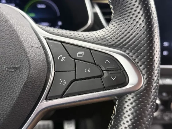 Photo 9 of 28 of VF1RJL000UC373287 Renault Arkana 1.6 E-Tech hybrid 145 E-Tech