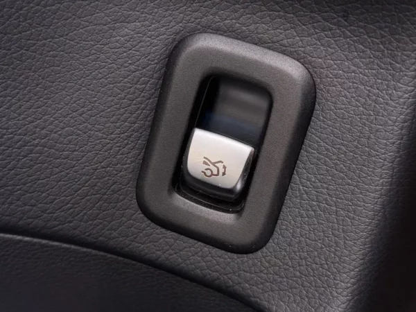 Photo 9 of 29 of WDC2539811V230890 Mercedes-Benz GLC 200 4MATIC Business Solution AMG