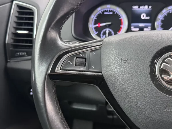 Photo 9 of 30 of TMBJP7NU6J2025916 Skoda Karoq 1.0 TSI Style