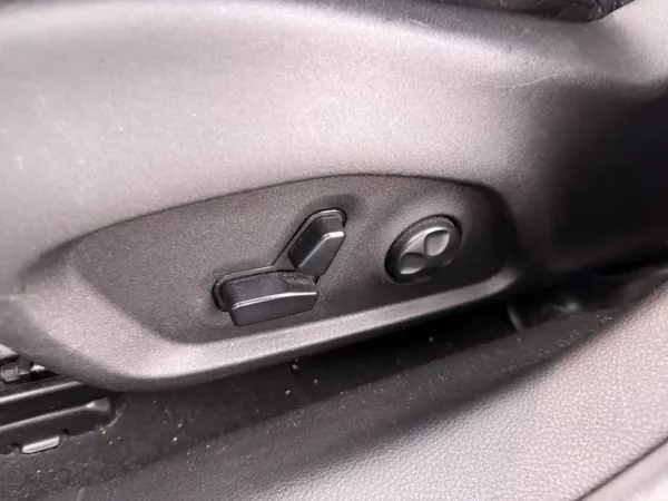 Photo 9 of 31 of ZACNJDEWXLPR03372 Jeep Compass 4xe 240 Plug-in Hybrid Electric