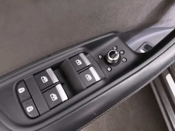 Photo 9 of 34 of WAUZZZ4M9MD013937 Audi Q7 55 TFSI e quattro Pro Line Plus
