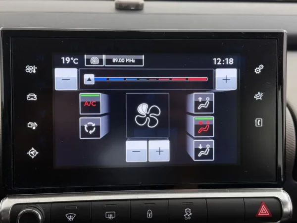 Photo 11 of 23 of VF70PHMZBHE543564 Citroen C4 Cactus 1.2 PureTech Feel