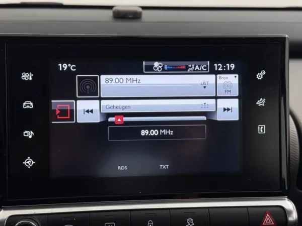 Photo 12 of 23 of VF70PHMZBHE543564 Citroen C4 Cactus 1.2 PureTech Feel