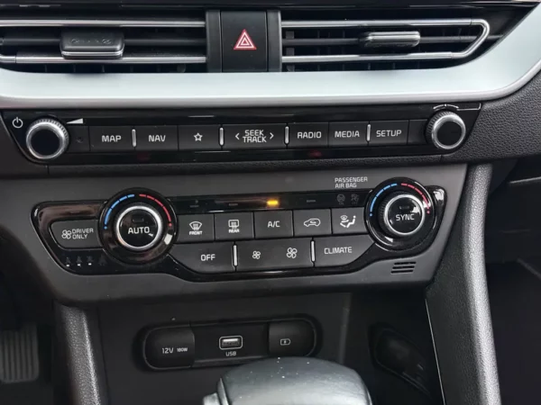 Photo 14 of 25 of KNACC81CGN5515549 Kia Niro 1.6 GDi Hybrid DynamicLine (5-drs