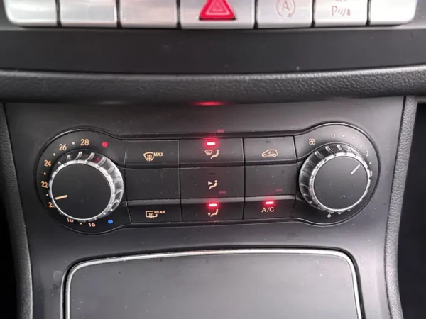 Photo 15 of 27 of WDD2462421N183920 Mercedes-Benz B-Klasse 180 Ambition