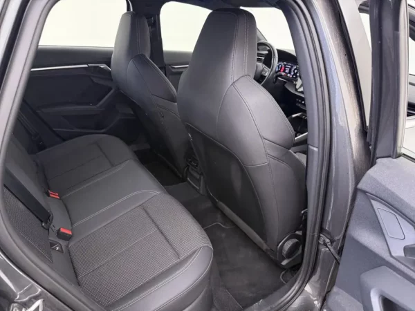 Photo 16 of 25 of WAUZZZGY5NA052218 Audi A3 Sportback 30 TFSI DSG S-Line