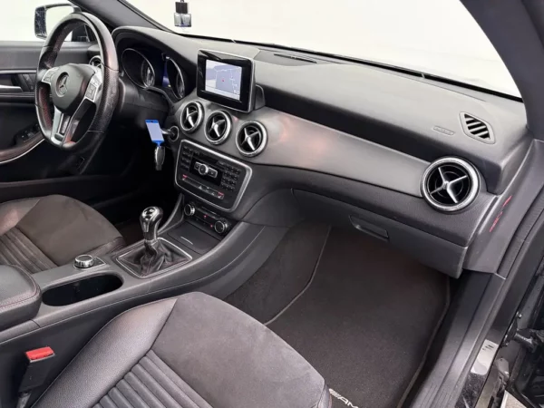 Mercedes-Benz CLA-Klasse 180 Ambition AMG