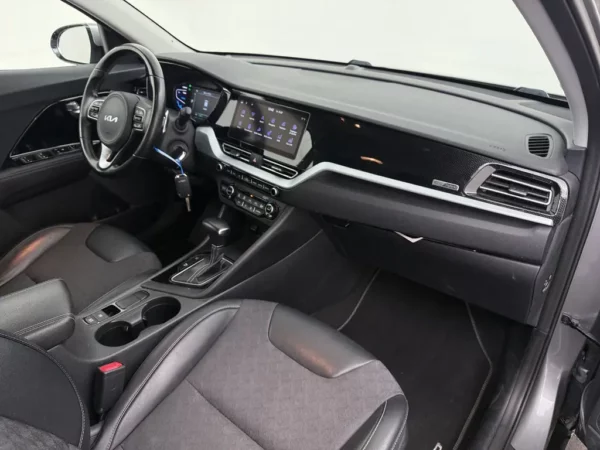 Photo 18 of 25 of KNACC81CGN5515549 Kia Niro 1.6 GDi Hybrid DynamicLine (5-drs