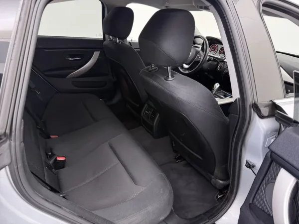 Photo 18 of 26 of WBA4A11010D401789 BMW 4 Serie Gran Coupé 420i Aut. Executive