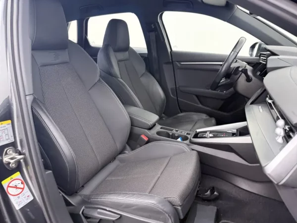 Photo 19 of 25 of WAUZZZGY5NA052218 Audi A3 Sportback 30 TFSI DSG S-Line