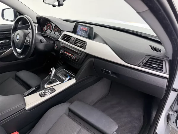 Photo 20 of 26 of WBA4A11010D401789 BMW 4 Serie Gran Coupé 420i Aut. Executive