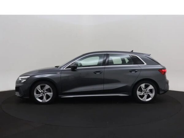 Photo 22 of 25 of WAUZZZGY5NA052218 Audi A3 Sportback 30 TFSI DSG S-Line