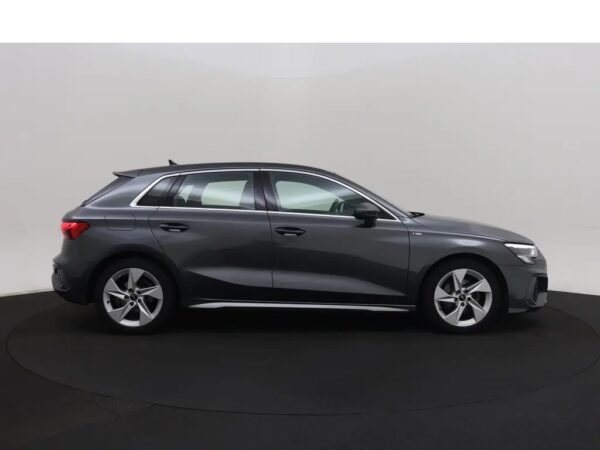 Photo 23 of 25 of WAUZZZGY5NA052218 Audi A3 Sportback 30 TFSI DSG S-Line