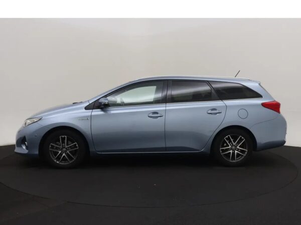 Toyota Auris Touring Sports 1.8 Hybrid Lease