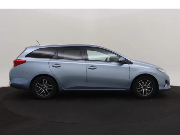 Toyota Auris Touring Sports 1.8 Hybrid Lease