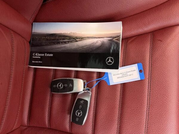 Photo 29 of 33 of WDD2052781F718717 Mercedes-Benz C-Klasse Estate 200 4MATIC Premium Plus AMG