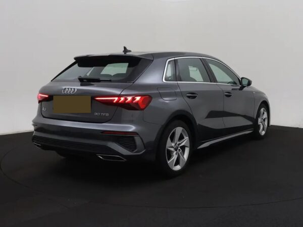 Photo 3 of 25 of WAUZZZGY5NA052218 Audi A3 Sportback 30 TFSI DSG S-Line