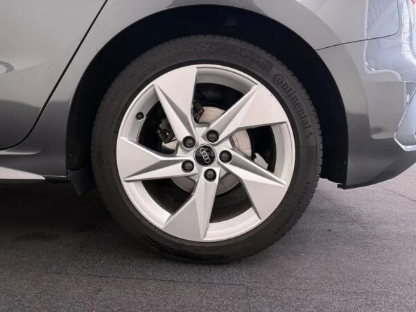 Photo 4 of 25 of WAUZZZGY5NA052218 Audi A3 Sportback 30 TFSI DSG S-Line