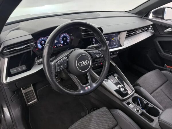 Photo 5 of 25 of WAUZZZGY5NA052218 Audi A3 Sportback 30 TFSI DSG S-Line