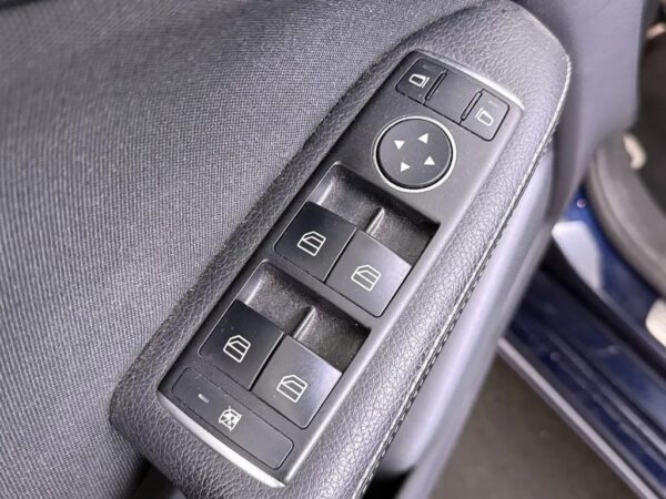 Photo 5 of 27 of WDD2462421N183920 Mercedes-Benz B-Klasse 180 Ambition