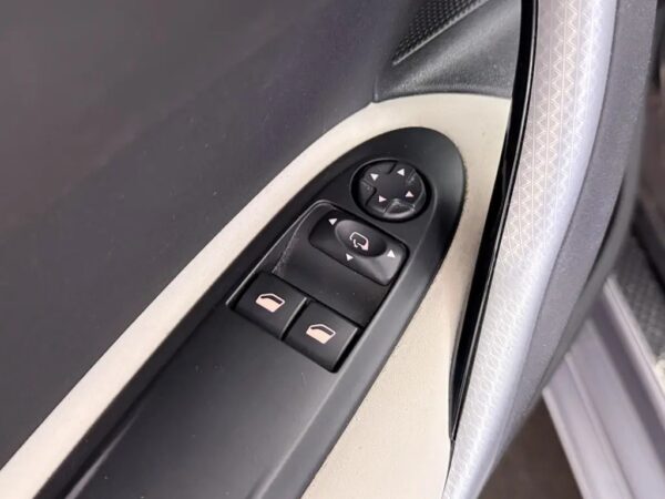 Photo 5 of 30 of VF7NXBHZMGY512722 DS DS 4 Crossback 1.6 BlueHDi Chic