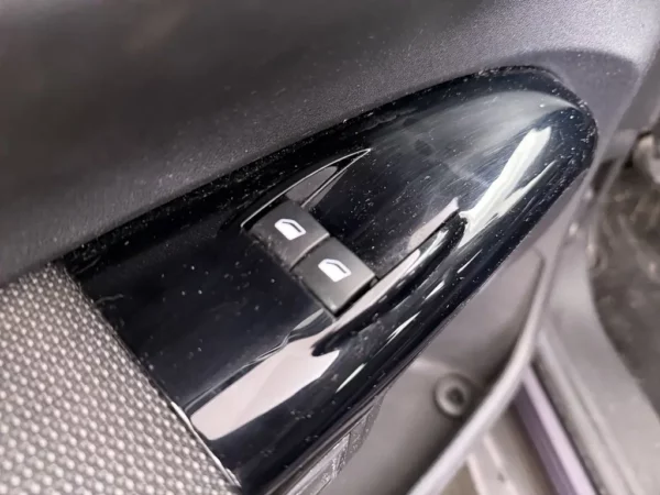 Photo 6 of 23 of VF70PHMZBHE543564 Citroen C4 Cactus 1.2 PureTech Feel