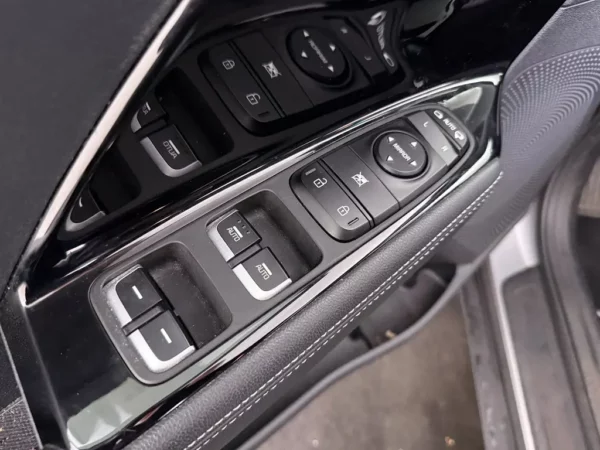 Photo 6 of 25 of KNACC81CGN5515549 Kia Niro 1.6 GDi Hybrid DynamicLine (5-drs