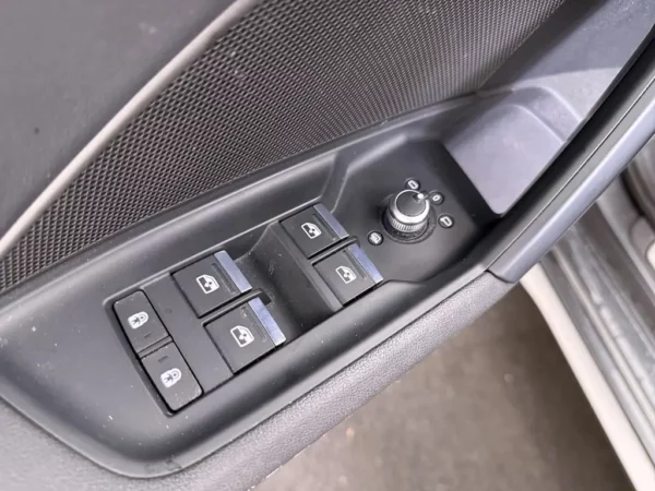Photo 6 of 25 of WAUZZZGY5NA052218 Audi A3 Sportback 30 TFSI DSG S-Line