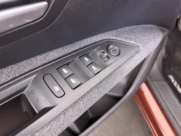 Photo 6 of 26 of VF3MRHNSMNS054481 Peugeot 5008 1.2 PureTech Active Pack 7p.