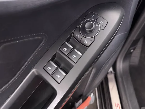 Photo 6 of 26 of WF0NXXGCHNNB06805 Ford Focus 1.0 EcoBoost Hybrid ST Line