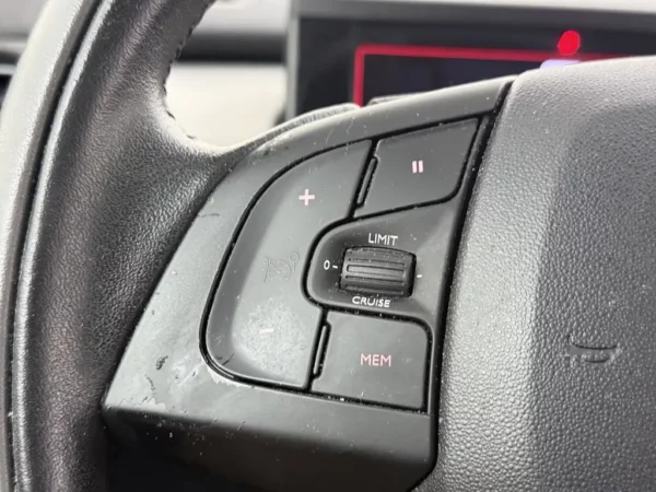 Photo 7 of 23 of VF70PHMZBHE543564 Citroen C4 Cactus 1.2 PureTech Feel