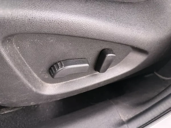 Photo 8 of 31 of VF1RFE00859824686 Renault Kadjar 1.2 TCe Bose