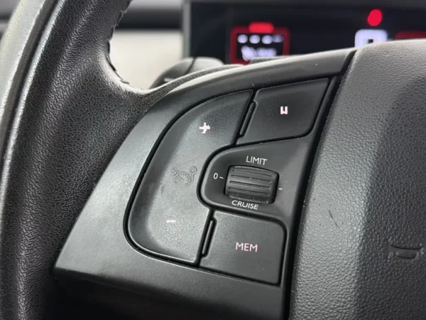 Photo 9 of 23 of VF70PHMZBHE528523 Citroen C4 Cactus 1.2 AUT. PureTech Feel
