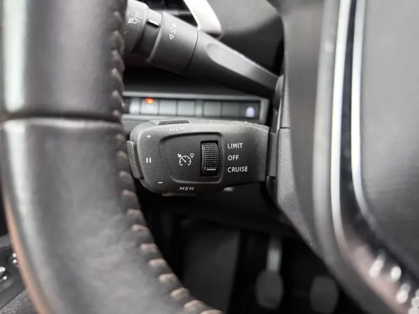 Photo 9 of 26 of VF3MRHNSMNS054481 Peugeot 5008 1.2 PureTech Active Pack 7p.