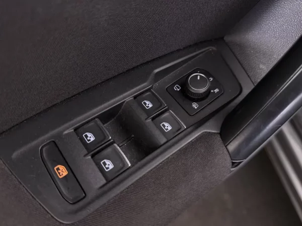 Photo 10 of 25 of WVGZZZ5NZHW892404 Volkswagen Tiguan 1.4 TSI Connected Series