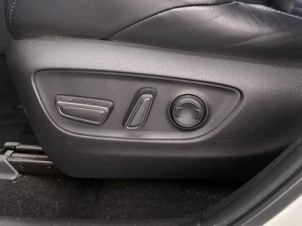 Toyota RAV4 2.5 Hybrid AWD Bi-Tone Pano