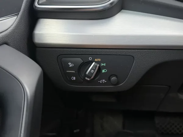 Photo 10 of 29 of WAUZZZFY9K2102559 Audi Q5 55 TFSI e Quattro Competition