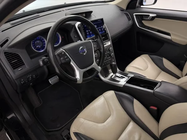 Photo 10 of 29 of YV1DZ7046A2097532 Volvo XC60 2.4 D5 AWD R-Design