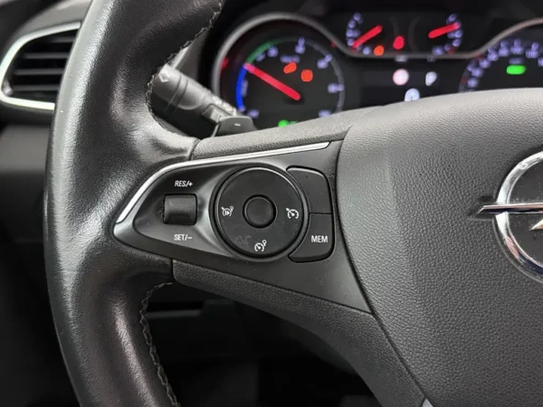 Photo 11 of 27 of W0VZ4DGZ8M6831889 Opel Grandland X 1.6 Turbo Hybrid Ultimate